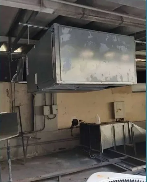 Unidad de manejo de aire instalada en el techo